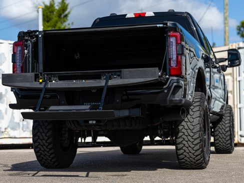 Used 2025 Ford F350 Platinum w/ Tremor Off-Road Package image 31