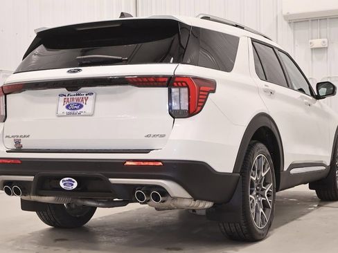 Certified 2025 Ford Explorer Platinum w/ Ultimate Package image 10