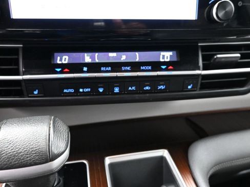 Used 2023 Toyota Sienna XLE image 11