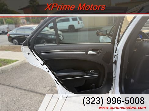 Used 2017 Chrysler 300 S w/ S Model Appearance Package RWD image 27