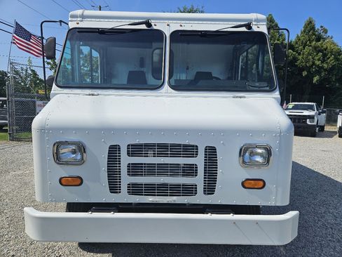 Used 2014 Ford E-350 and Econoline 350 Super Duty w/ A/C Prep Package image 8