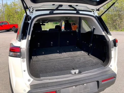 Used 2024 Nissan Pathfinder SV AWD/4WD image 35