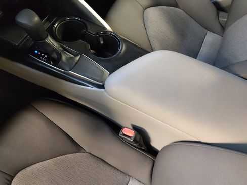 Used 2019 Toyota Camry LE image 26