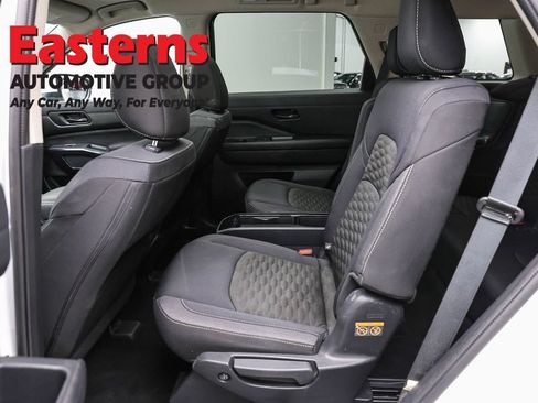 Used 2024 Nissan Pathfinder SV w/ SV Premium Package AWD/4WD image 24