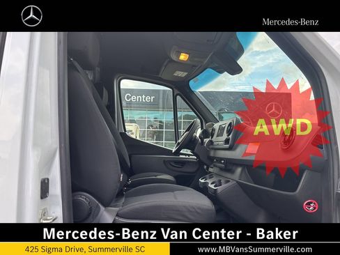 Used 2024 Mercedes-Benz Sprinter 2500 image 35