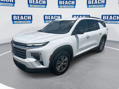 Used 2025 Chevrolet Traverse LT