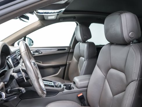 Certified 2024 Porsche Macan AWD/4WD image 22