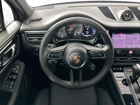 Certified 2026 Porsche Macan AWD/4WD image 18