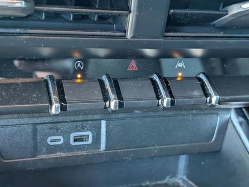 Used 2024 GMC Canyon Elevation w/ Convenience Package image 17