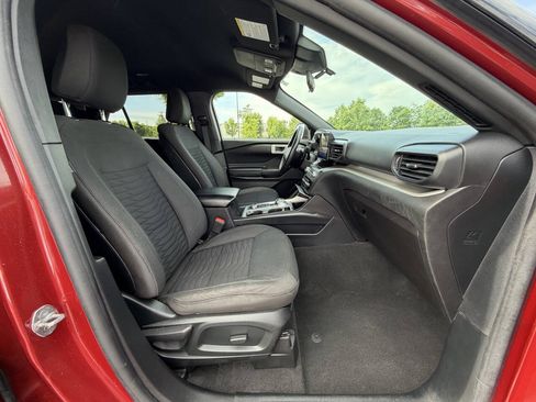 Used 2020 Ford Explorer XLT w/ Comfort Package AWD/4WD image 18
