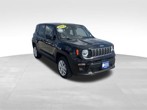 Used 2023 Jeep Renegade Latitude AWD/4WD image 9