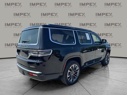 Used 2024 Jeep Grand Wagoneer Series III w/ HD Trailer Tow Package AWD/4WD image 5