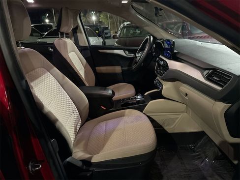 Used 2020 Ford Escape SE image 25