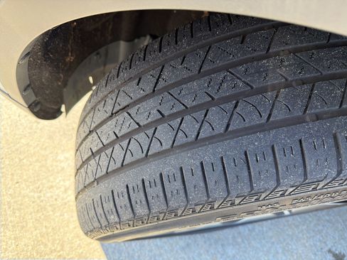 Used 2023 Lincoln Nautilus Reserve w/ Equipment Group 202A image 12