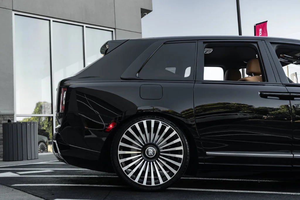 Used 2026 Rolls-Royce Cullinan w/ Cullinan Package AWD/4WD image 18