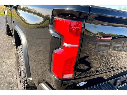 Used 2025 Chevrolet Silverado 2500 ZR2 w/ Technology Package AWD/4WD image 30