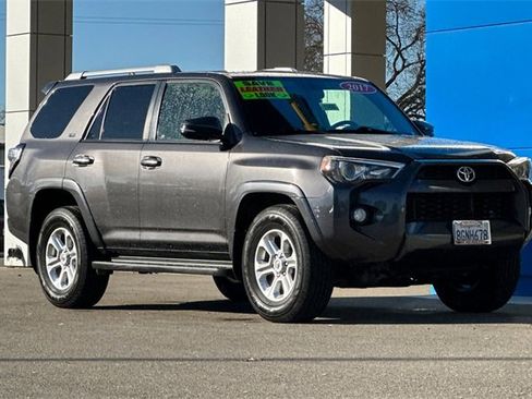 Used 2017 Toyota 4Runner SR5 Premium image 2
