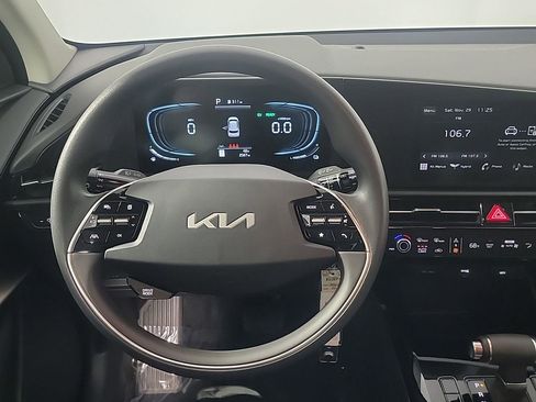 Used 2025 Kia Niro LX image 22