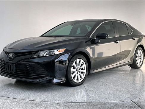 Used 2020 Toyota Camry LE image 15