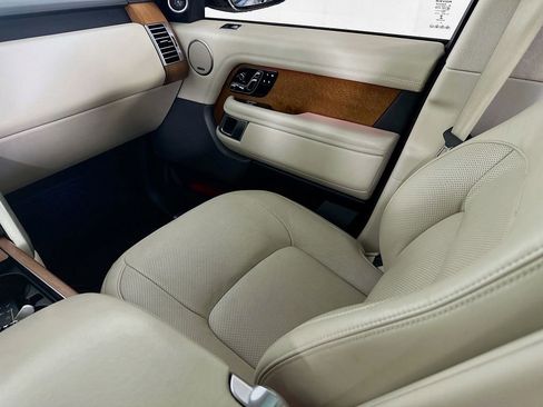 Used 2019 Land Rover Range Rover HSE image 32