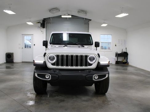 Used 2025 Jeep Wrangler Unlimited Sahara w/ Safety Group image 3