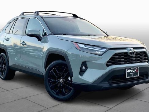 Used 2023 Toyota RAV4 XLE Premium image 3