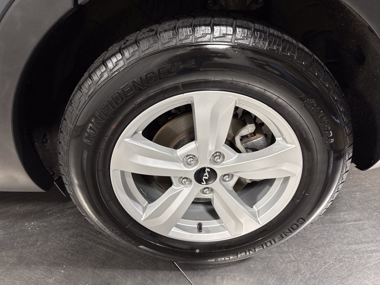 Used 2022 Kia Sorento LX FWD image 11