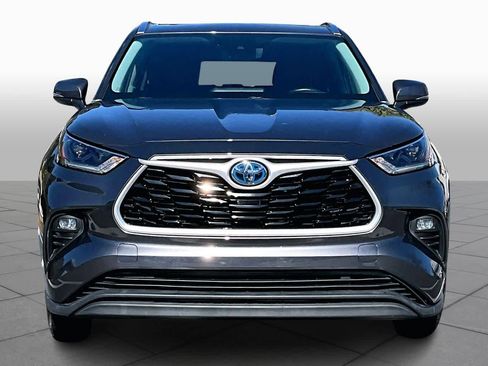 Used 2021 Toyota Highlander XLE image 4