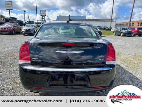 Used 2022 Chrysler 300 Touring image 4