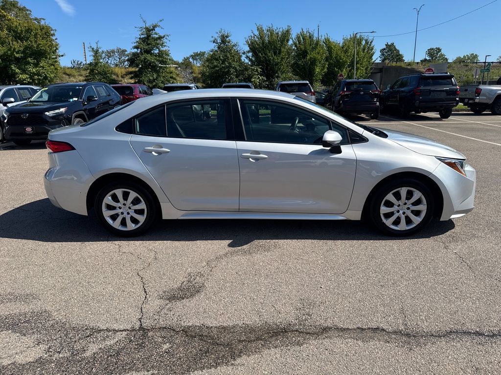 Used 2024 Toyota Corolla LE FWD image 8