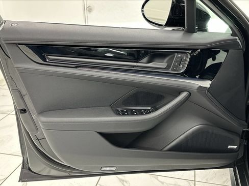 Certified 2025 Porsche Panamera 4 AWD/4WD image 25