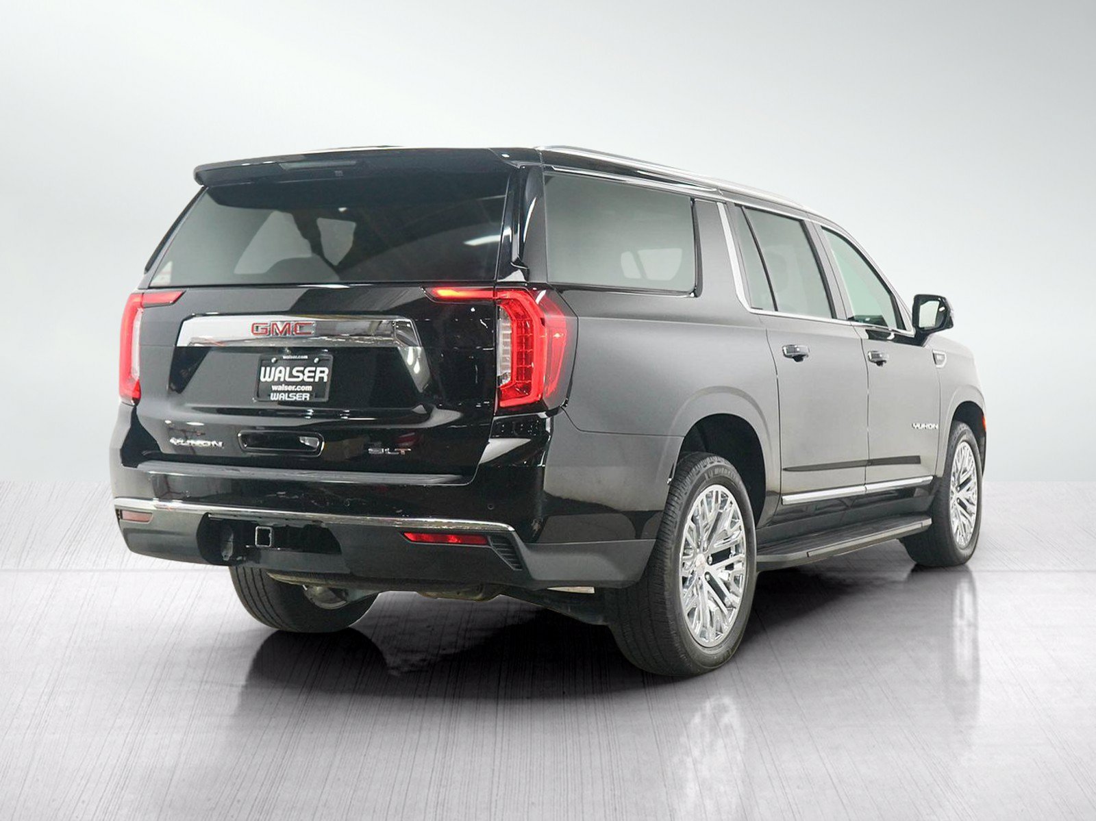 Used 2023 GMC Yukon XL SLT w/ SLT Premium Package AWD/4WD image 5