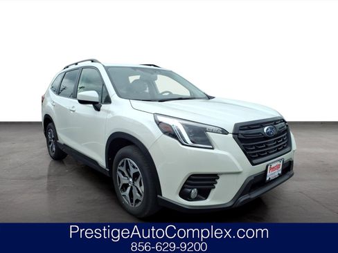 Certified 2023 Subaru Forester Premium AWD/4WD image 1