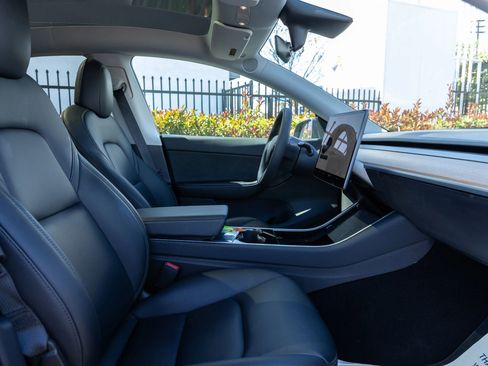 Used 2020 Tesla Model Y Long Range image 29