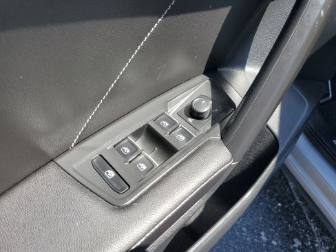 Used 2023 Volkswagen Tiguan SE R-Line image 22