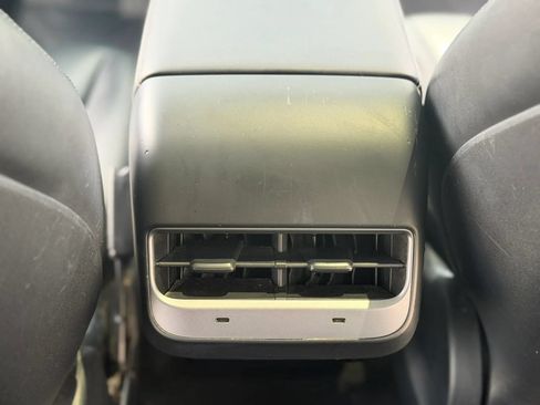 Used 2023 Tesla Model Y Long Range AWD/4WD image 29