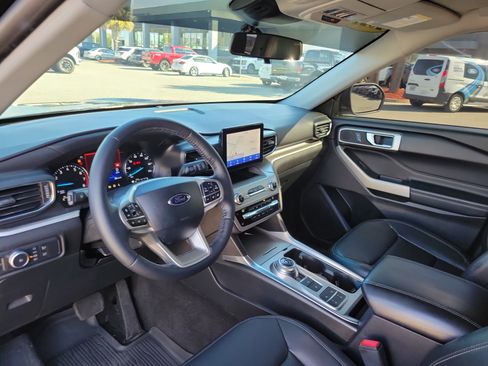 Certified 2021 Ford Explorer XLT w/ Equipment Group 202A image 7