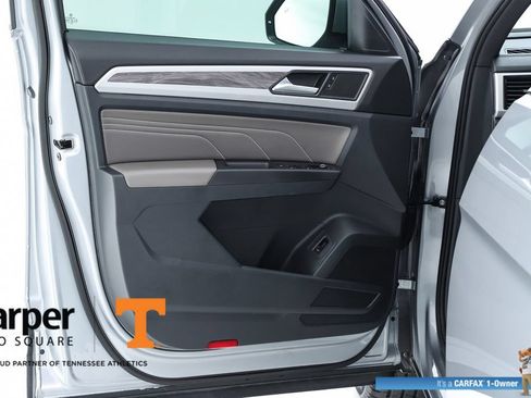 Used 2023 Volkswagen Atlas Cross Sport SE w/ Panoramic Sunroof Package FWD image 18