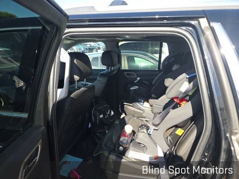 Used 2018 GMC Yukon Denali w/ Denali Ultimate Package AWD/4WD image 9