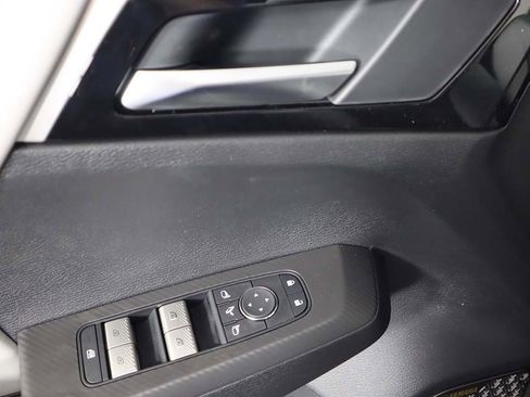 New 2025 Mitsubishi Outlander SE image 37