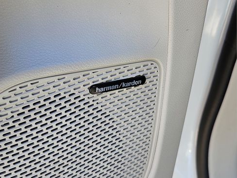 Used 2022 Chrysler Pacifica Limited FWD image 19