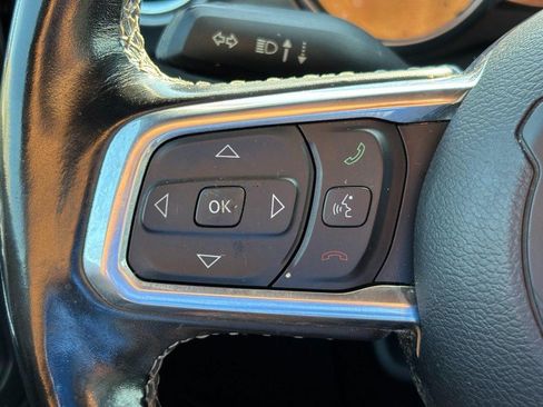 Used 2022 Jeep Gladiator Overland w/ Cold Weather Group AWD/4WD image 18