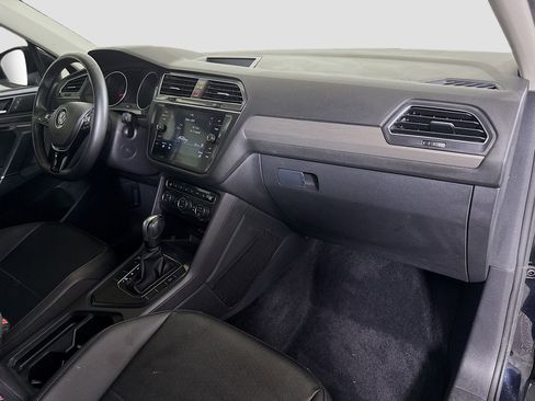 Used 2020 Volkswagen Tiguan SE FWD image 30