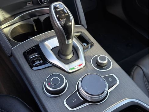 Used 2023 Alfa Romeo Stelvio Ti AWD/4WD image 13