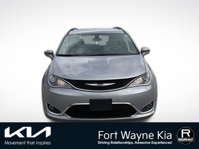 Used 2017 Chrysler Pacifica Touring-L FWD image 10