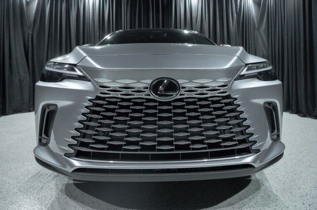 Used 2023 Lexus RX 350 Premium Plus w/ Accessory Package (Z1) AWD/4WD image 2