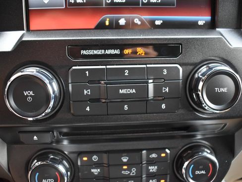 Used 2015 Ford F150 Lariat AWD/4WD image 32
