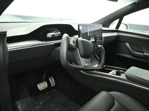 Used 2022 Tesla Model X image 11