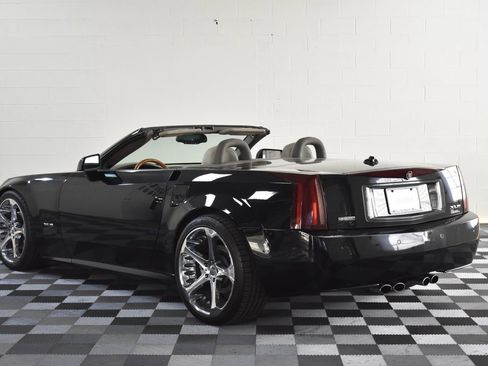 Used 2005 Cadillac XLR image 4