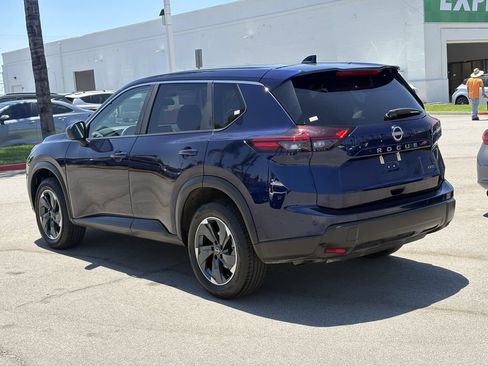 Used 2025 Nissan Rogue SV AWD/4WD image 4